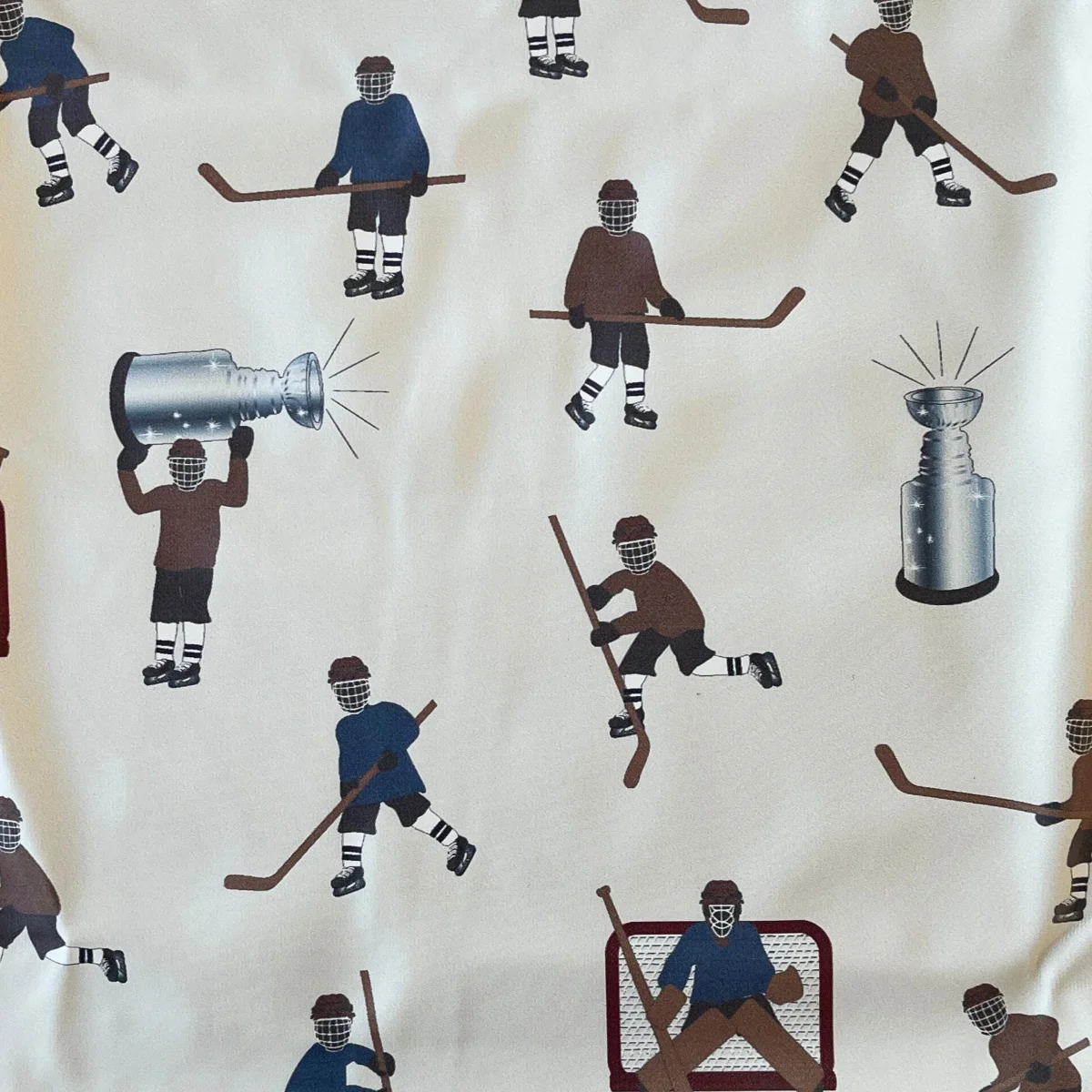 TABLIER d’art et de cuisine imperméable pour enfant (4 à 7 ans) : Joueurs de hockey (bleu vs brun) – Image 2